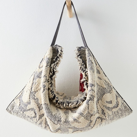 NWT Free People Miramar Carryall Bag in Azulejos - Picture 5 of 6